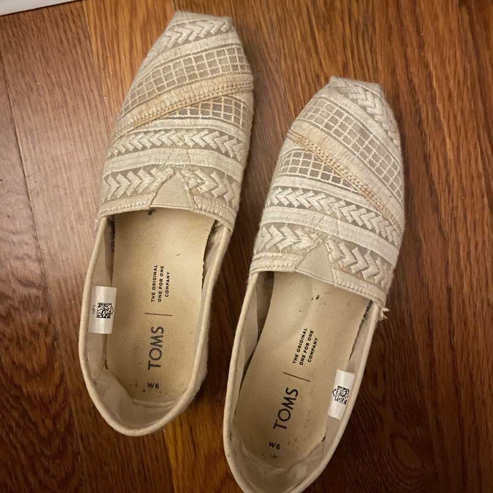 🚫SOLD Toms lace 6 women’s